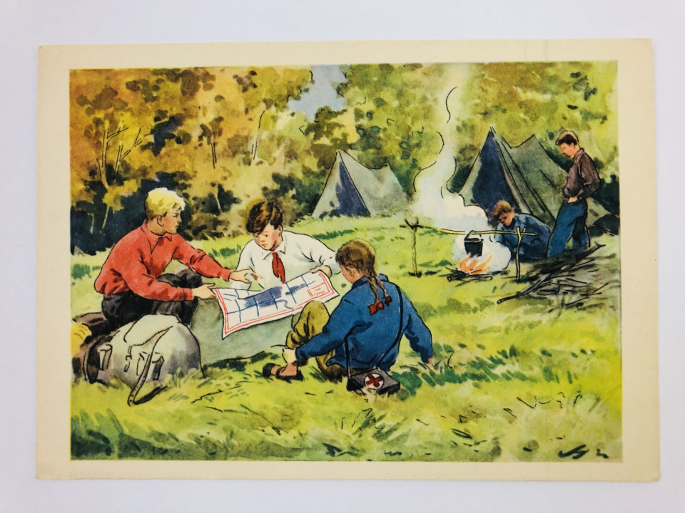 Туристы. Открытка. Подписанная. 1955