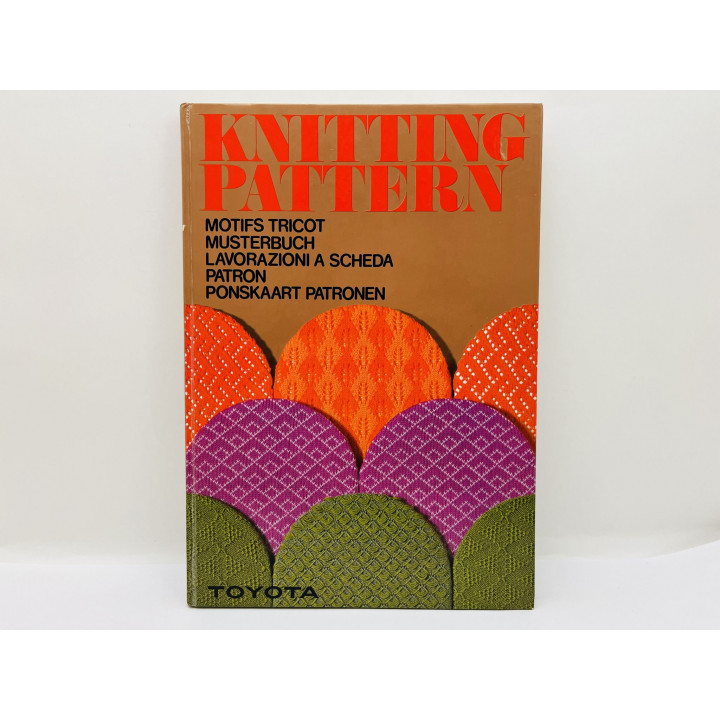 Toyota Knitting Pattern (Каталог узоров для вязальных машин Toyota) [300 узоров]. 1981 г.